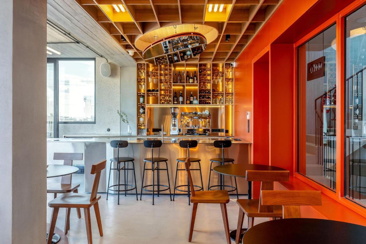 The Newel Psychiko Hotel Athene Buitenkant foto The interior of a Starbucks Reserve store in Milan, Italy