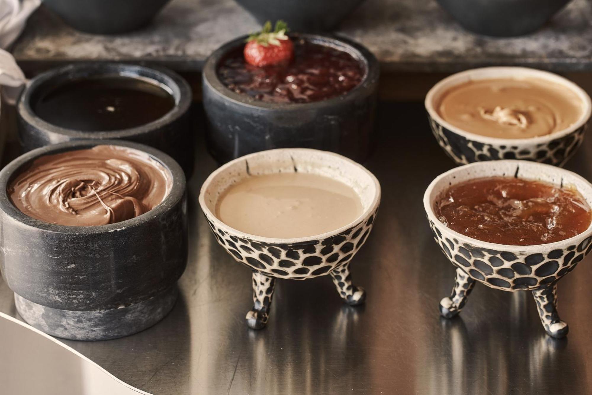 The Newel Psychiko Hotel Athene Buitenkant foto Chocolate fondue