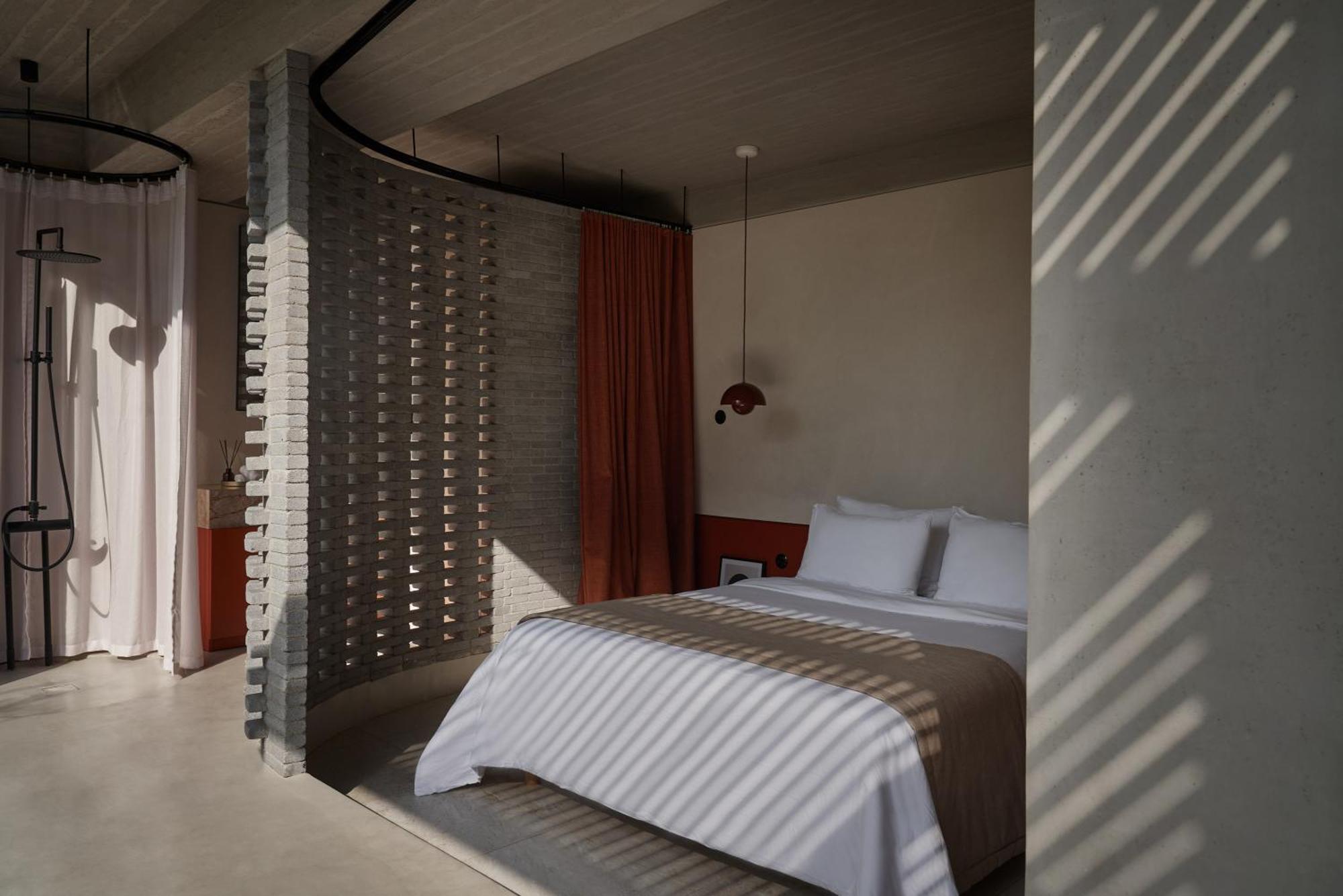 The Newel Psychiko Hotel Athene Buitenkant foto A bedroom at the hotel