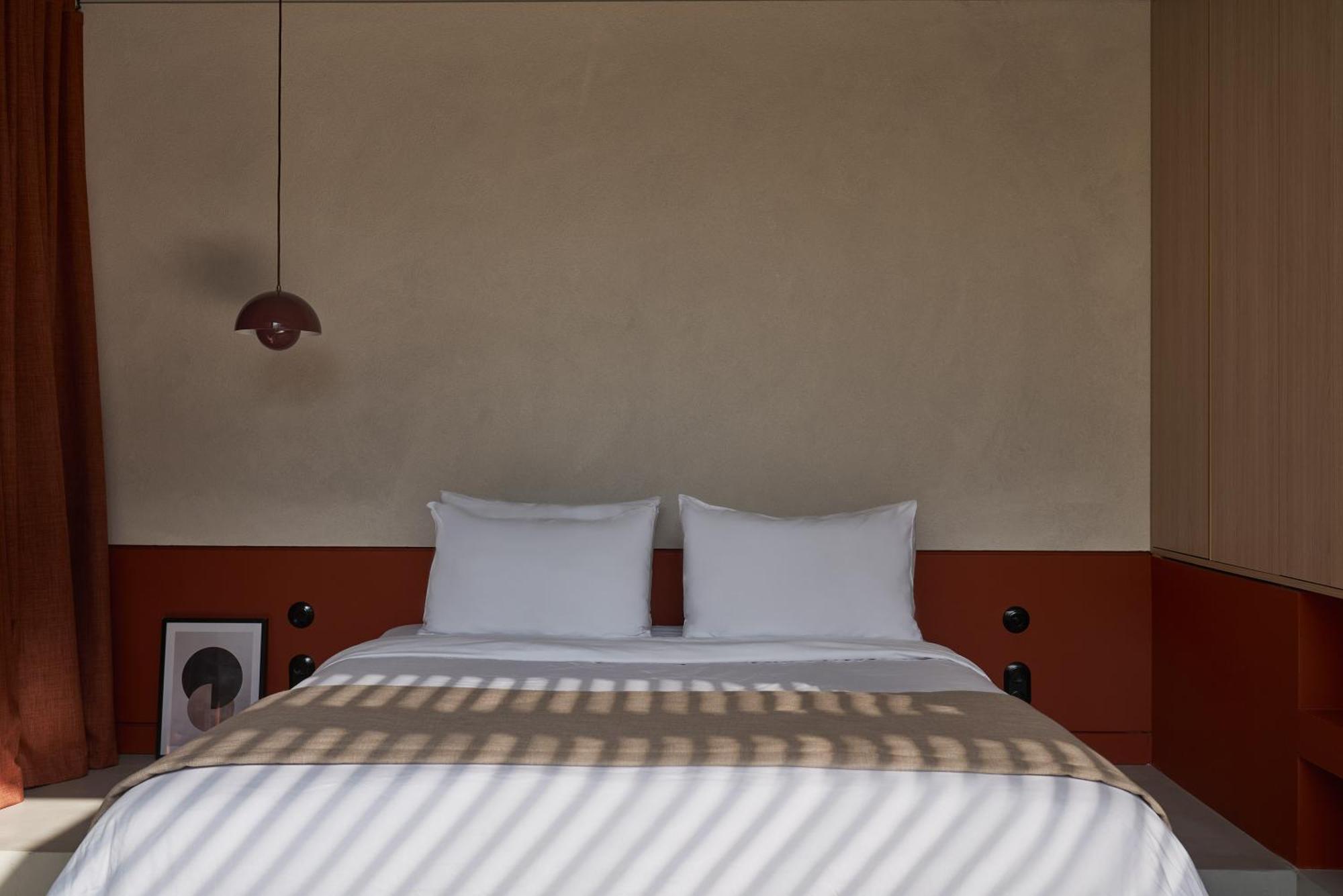 The Newel Psychiko Hotel Athene Buitenkant foto A bedroom at the hotel