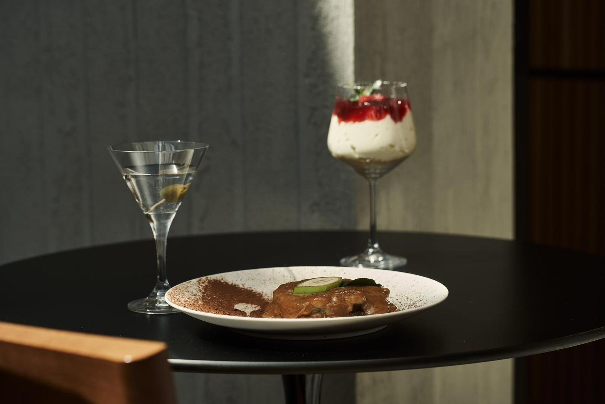 The Newel Psychiko Hotel Athene Buitenkant foto A chocolate parfait