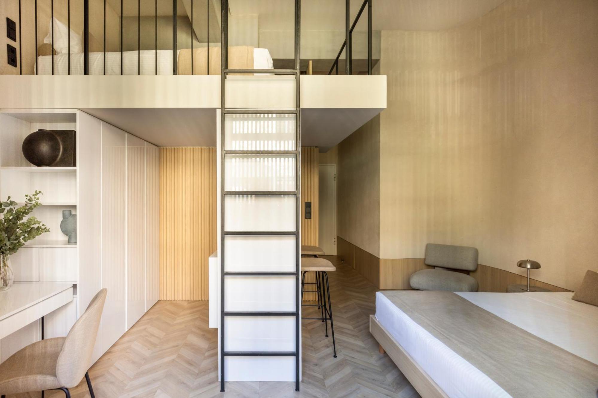 The Newel Psychiko Hotel Athene Buitenkant foto A ladder leading to a mezzanine