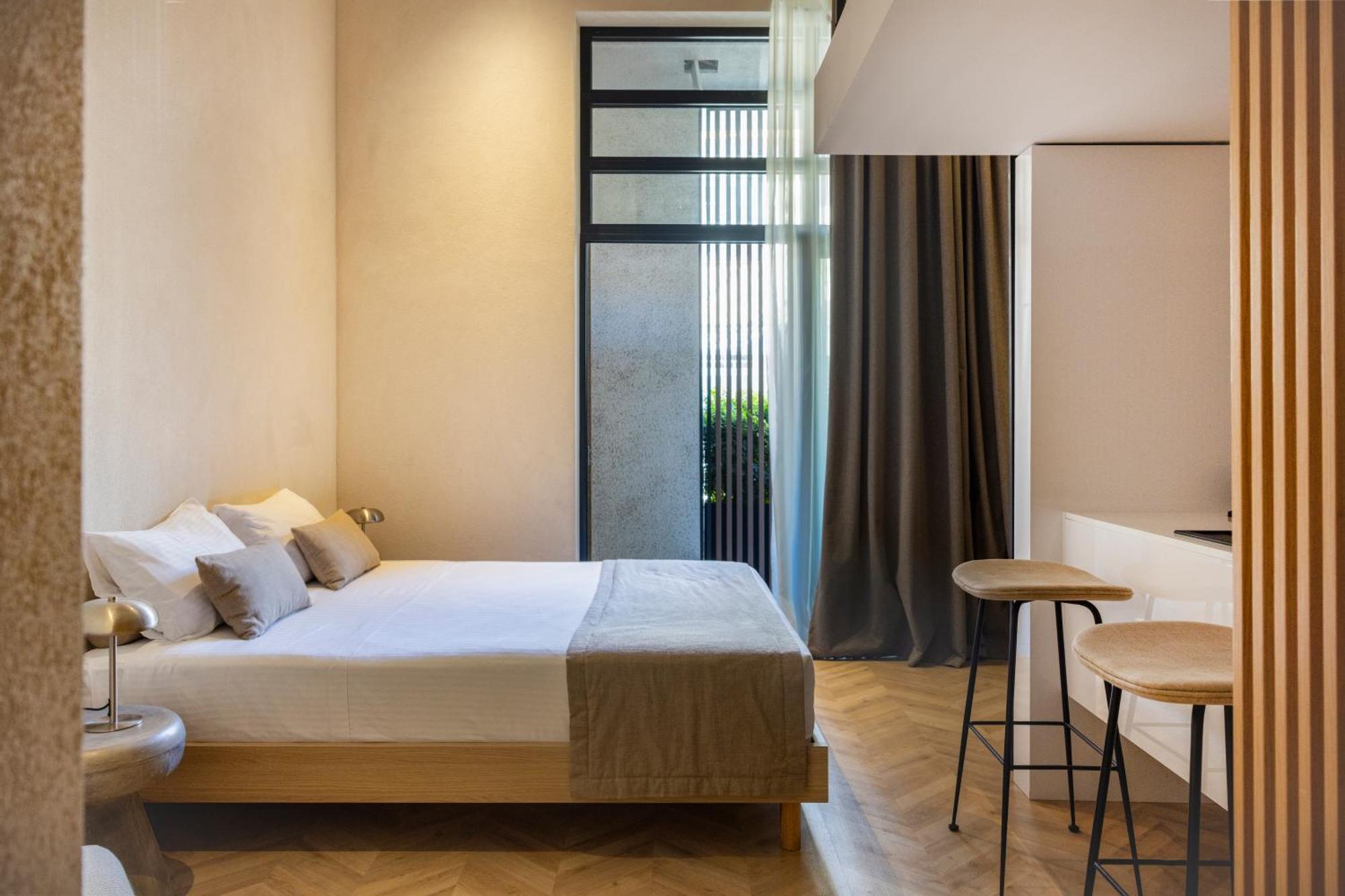 The Newel Psychiko Hotel Athene Buitenkant foto A room at the hotel